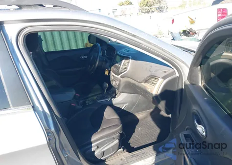 2015 Jeep Cherokee Latitude из США, поврежденный, VIN 1C4PJMCBXFW697182